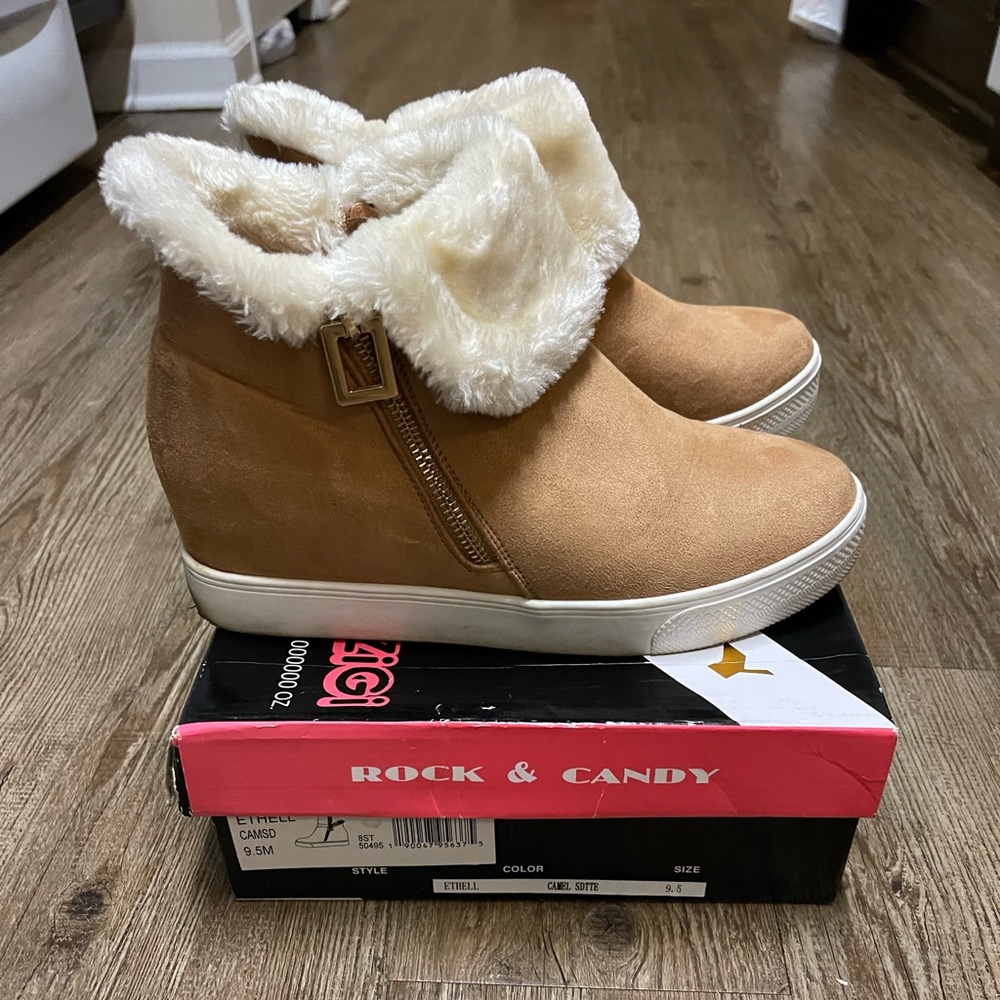 Rock and Candy by ZiGi… Furry ankle boots